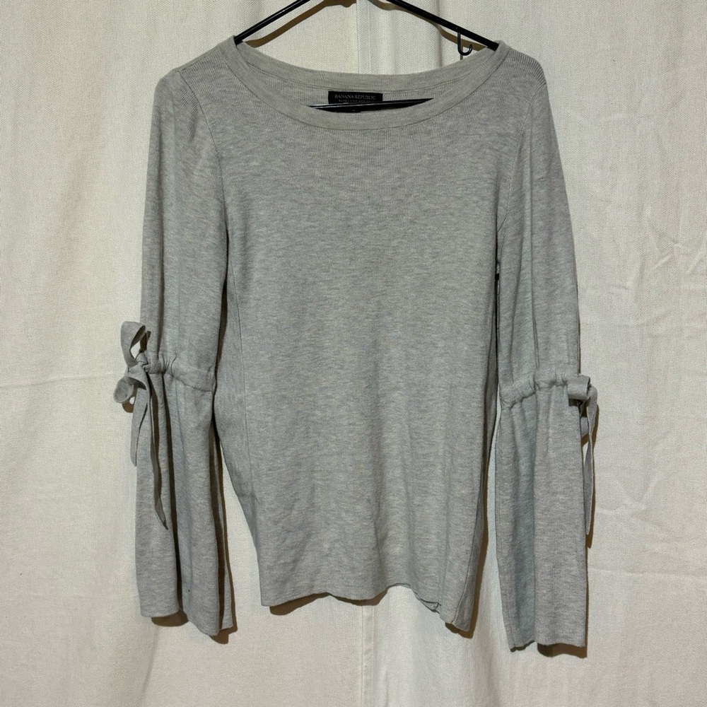 Banana republic // grey fine merino wool tie sleeves sweater size 6